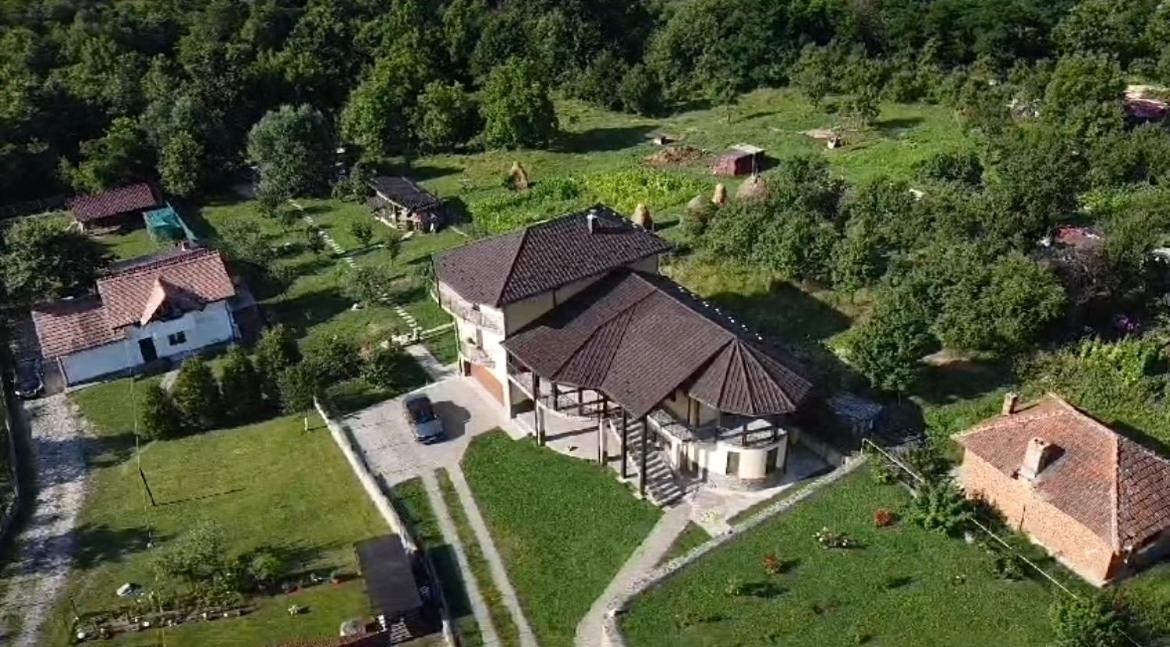 Apartament La Vila Curtea De Arges Exterior photo