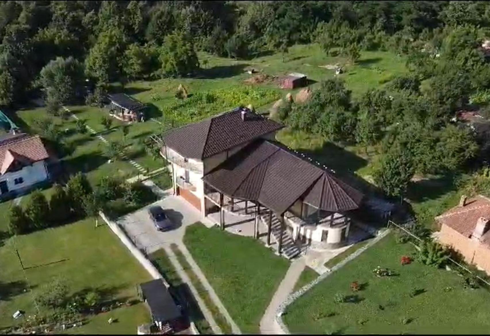 Apartament La Vila Curtea De Arges Exterior photo